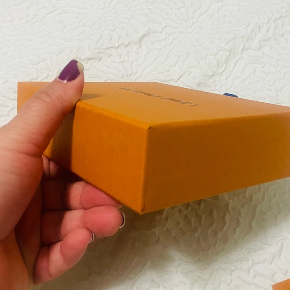 ✨Louis Vuitton Gift Box with dust bags- EXCELLENT condition ✨ - Picture 3 of 7